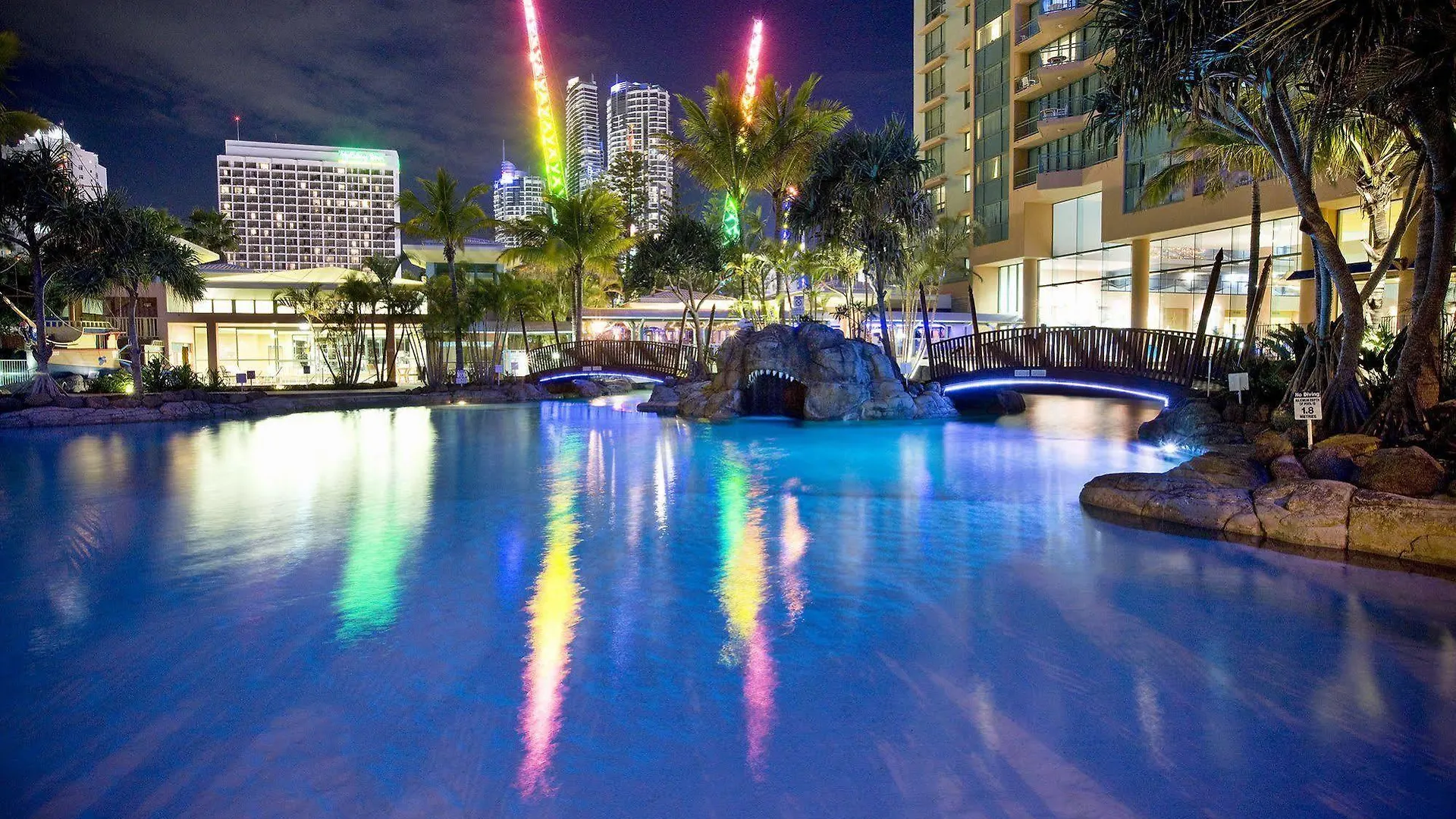 Mantra Crown Towers 4*