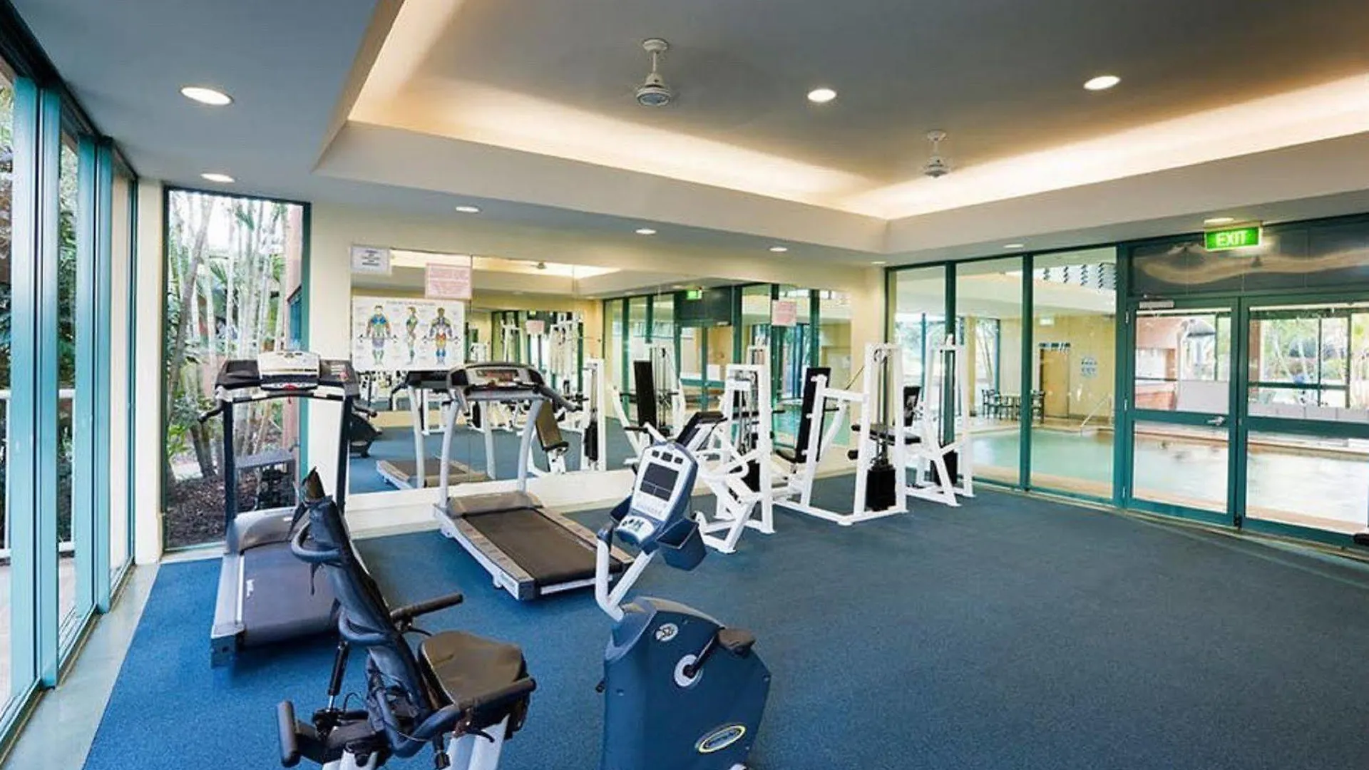 Mantra Crown Towers Aparthotel 4*