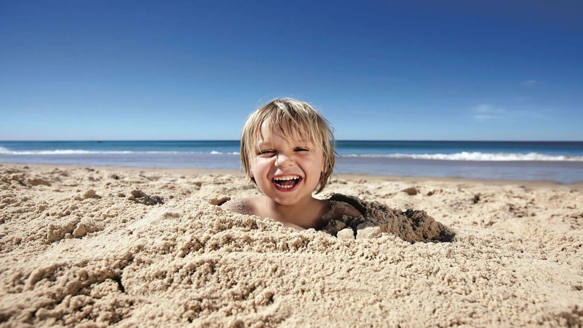 Aparthotel Capricorn One Beachside - Official 4*