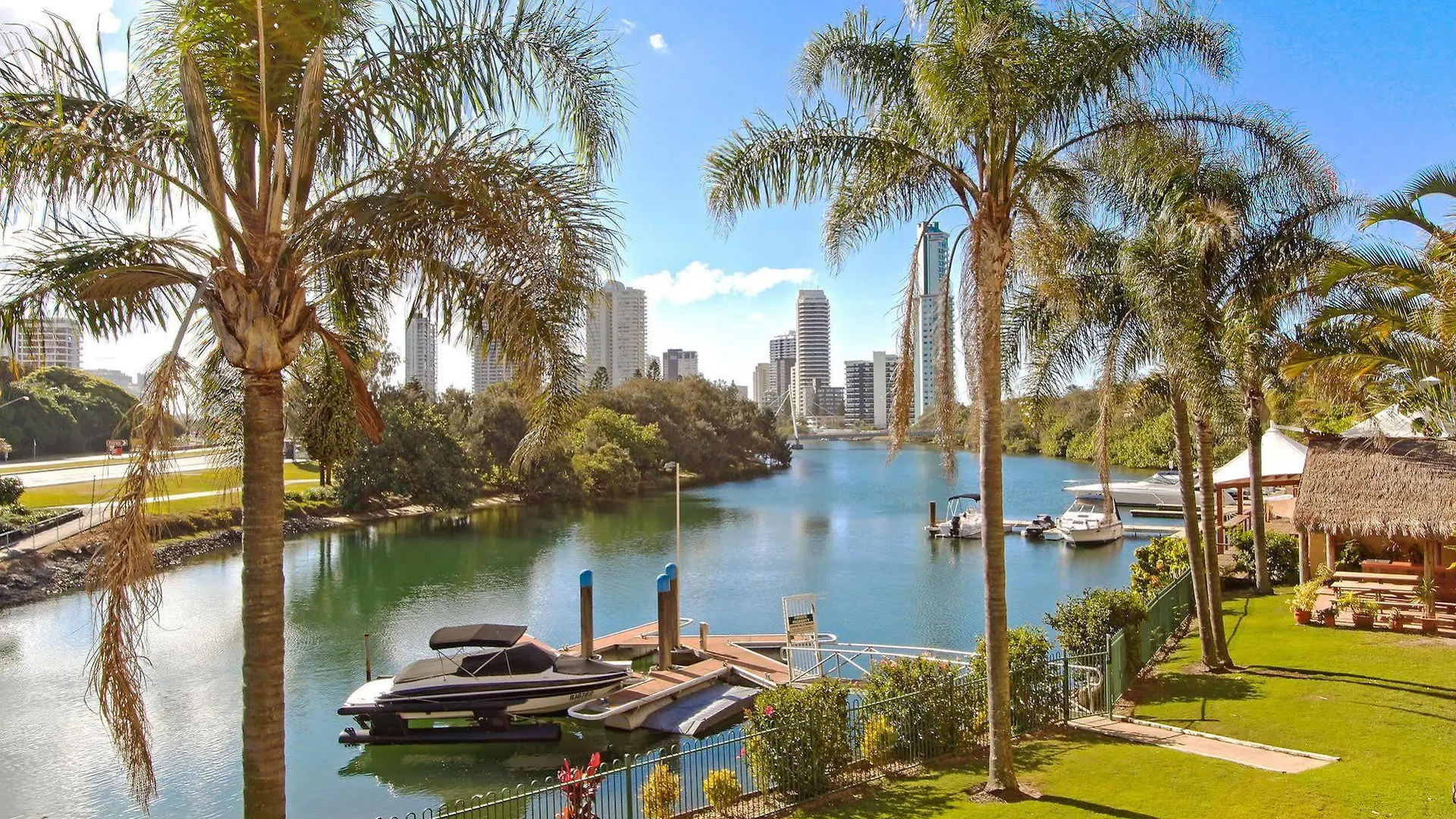 Aparthotel Capricorn One Beachside - Official Gold Coast