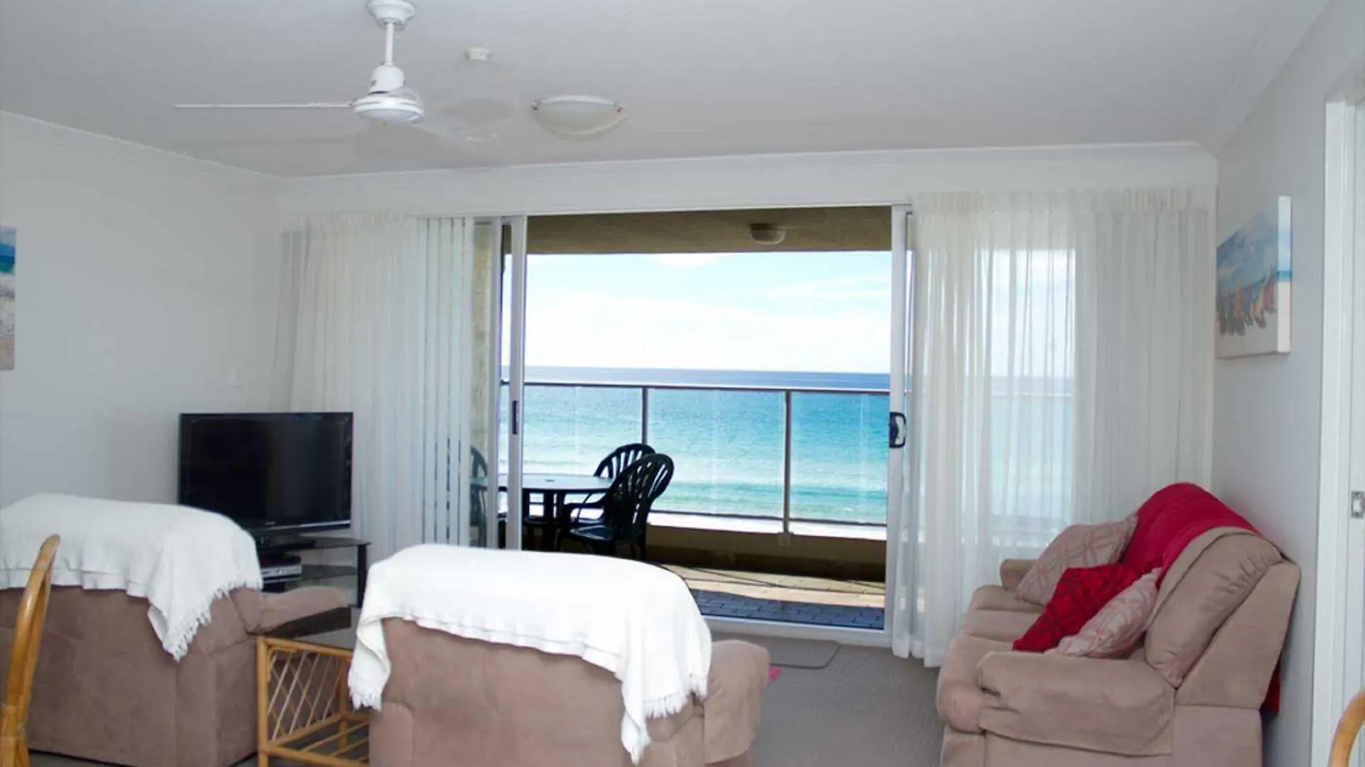 Pacific Surf Absolute Beachfront Aparthotel Gold Coast