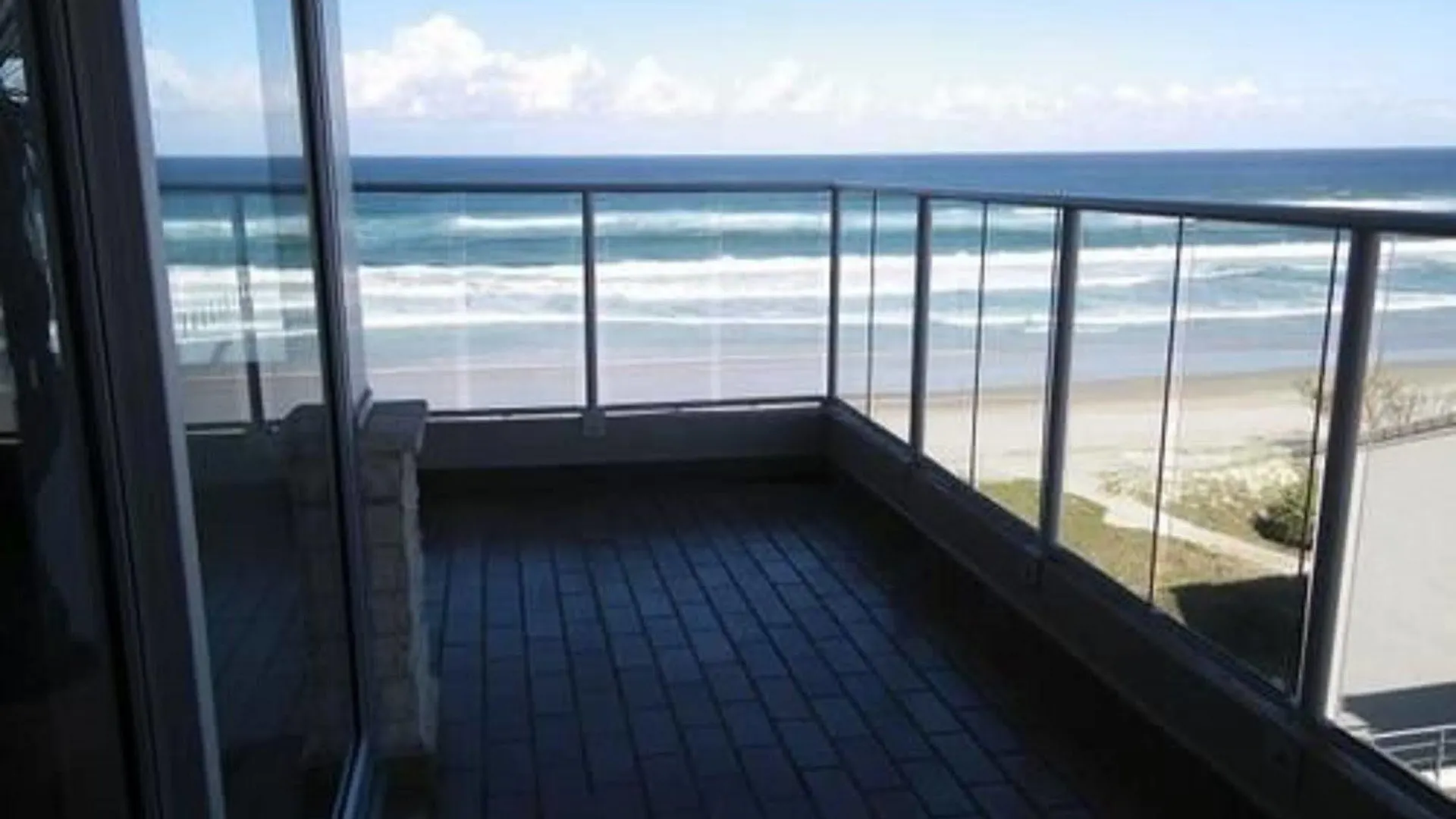 Aparthotel Pacific Surf Absolute Beachfront Gold Coast