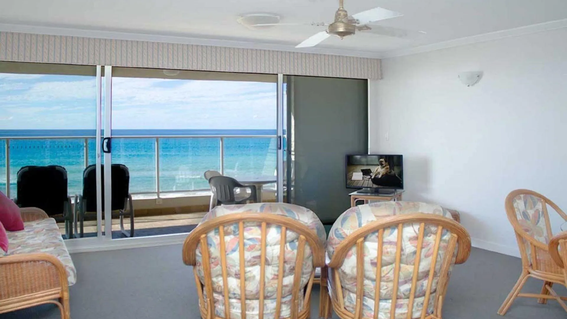 Aparthotel Pacific Surf Absolute Beachfront Gold Coast