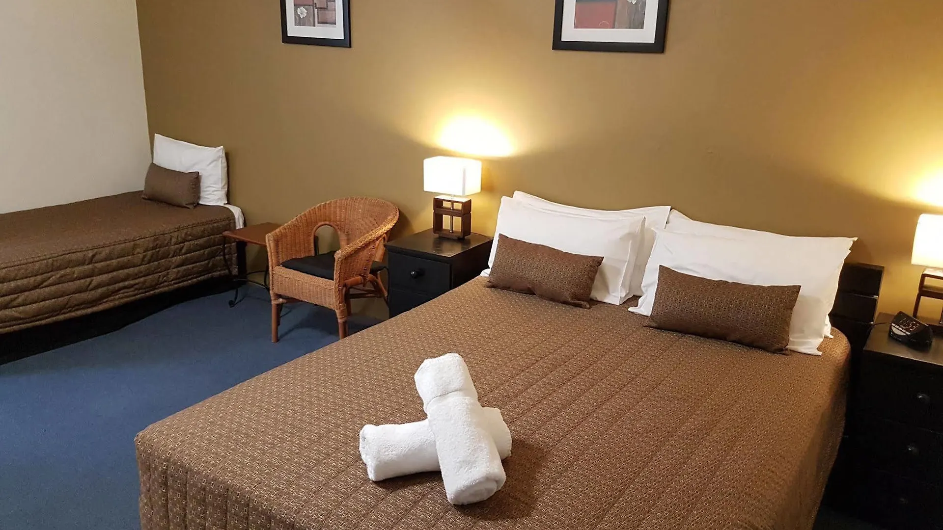 Airport - Only 300 Meters To Airport Terminal Motel