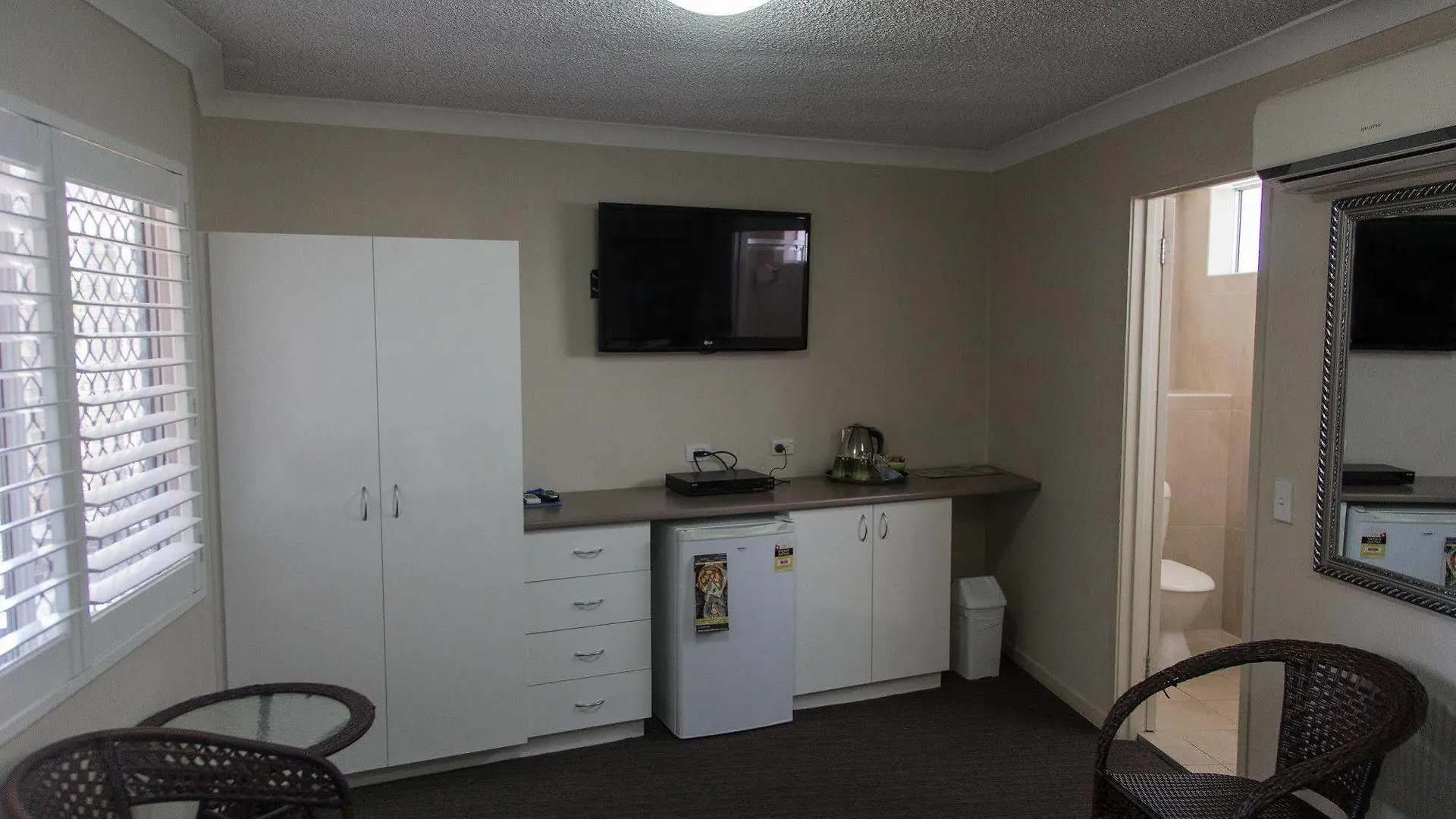 Tropicana Motel 3*