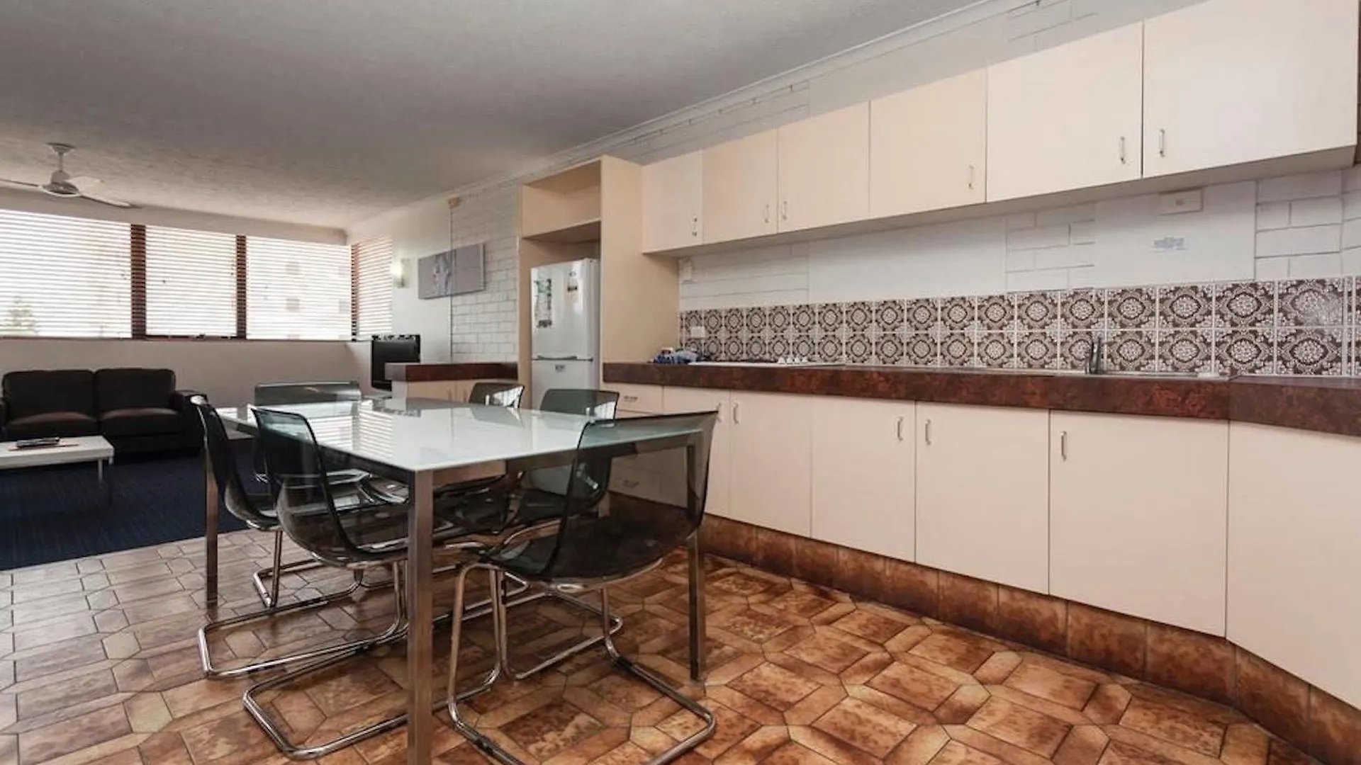 Broadbeach Travel Apartahotel 3*