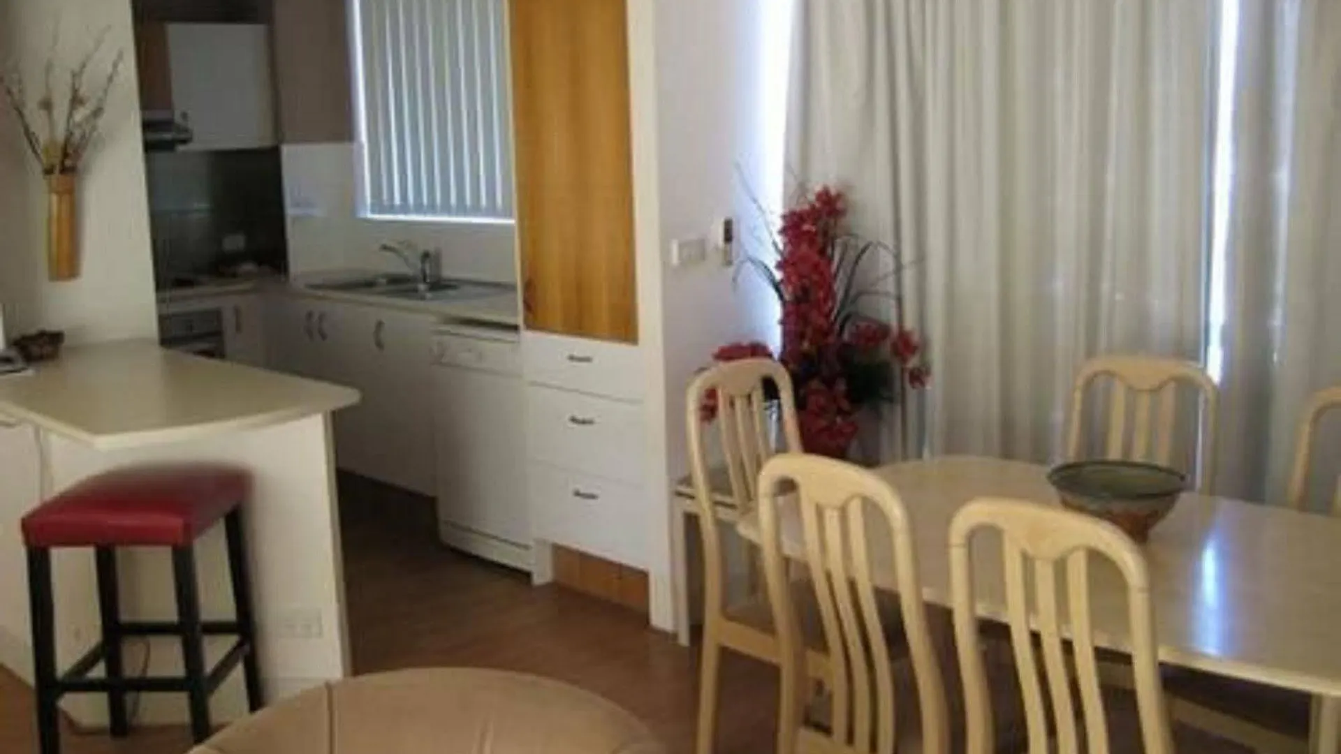Aparthotel Foreshore Beachfront 3*