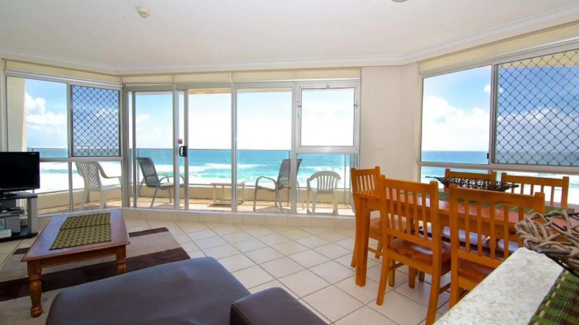 Foreshore Beachfront Aparthotel 3*