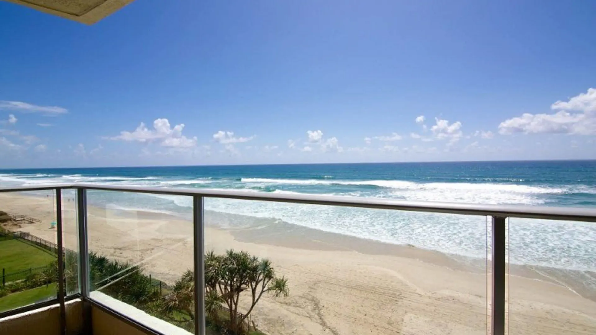 Foreshore Beachfront 3* Gold Coast