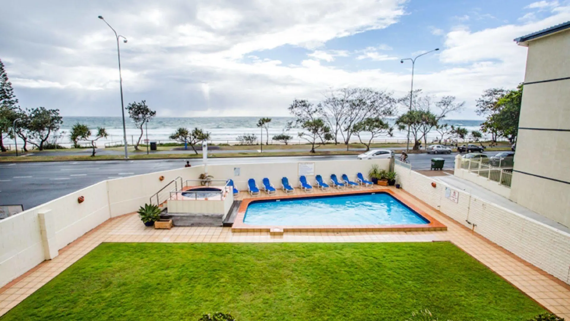 The Shore - Beachfront
