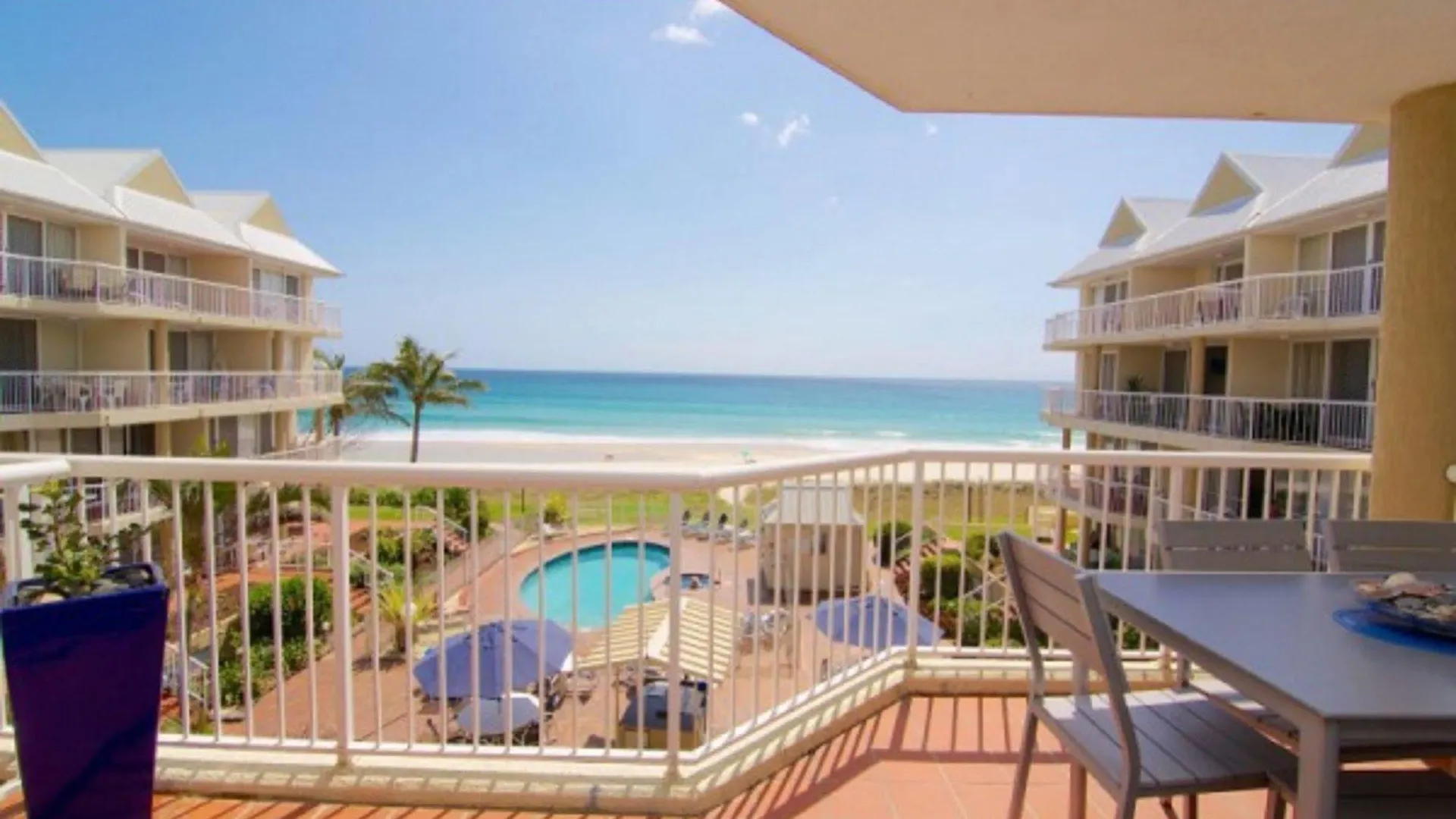 Crystal Beachfront Aparthotel 3*