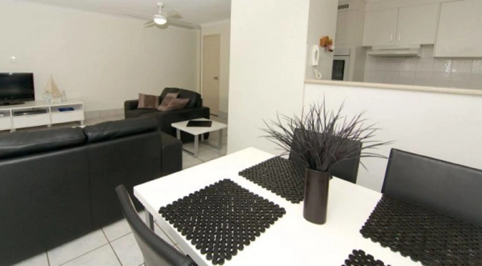 Aparthotel Crystal Beachfront Gold Coast