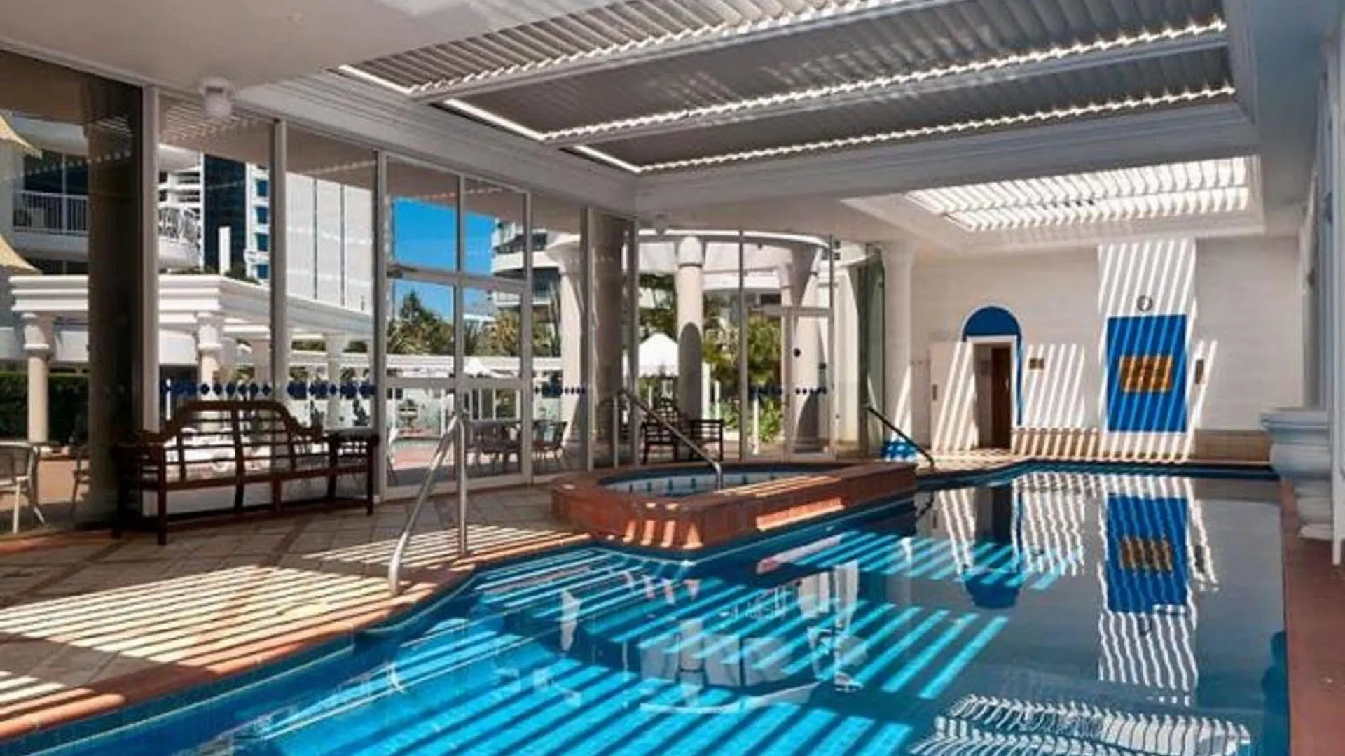 Broadbeach Aparthotel 4*