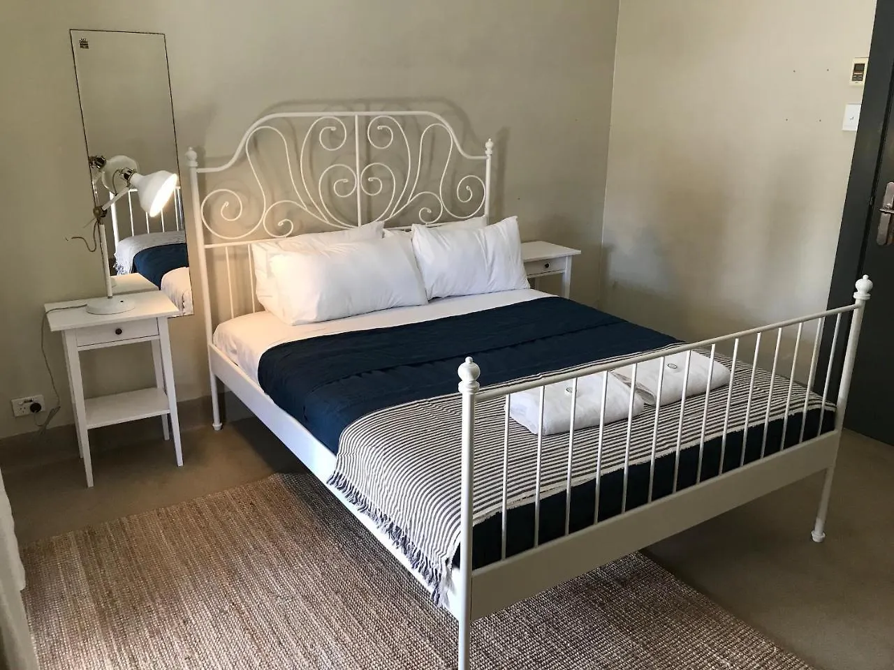 Hostal Sands *