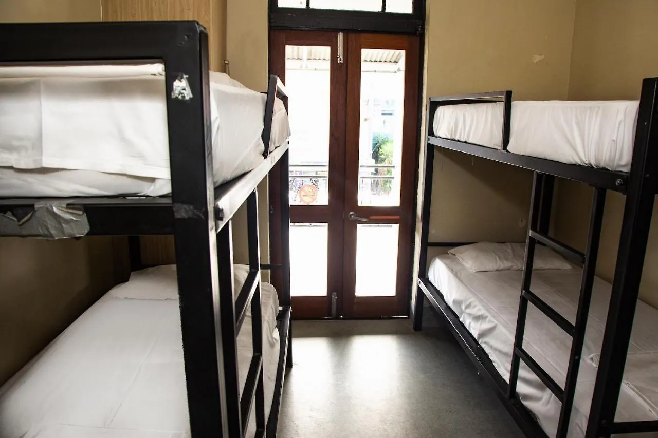 Hostal Sands *