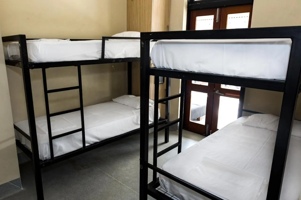 Hostal Sands *