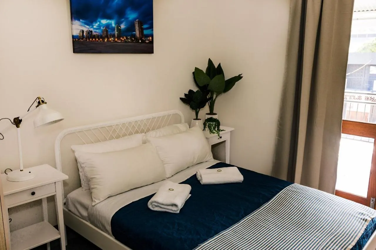 Hostal Sands *