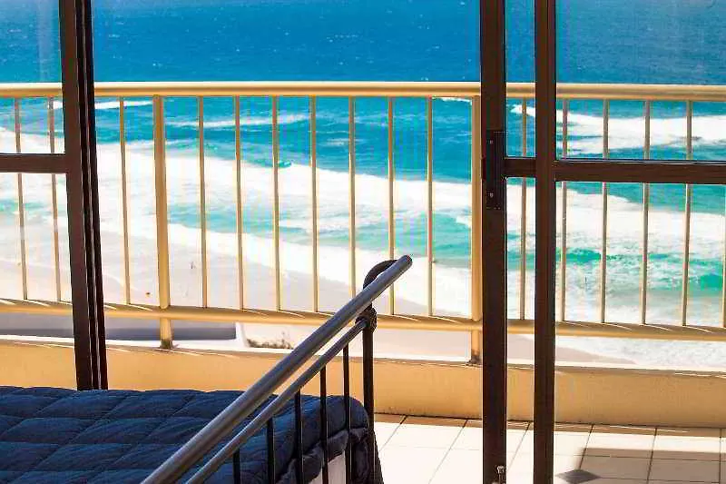 Capricorn One Beachside - Official Aparthotel Gold Coast