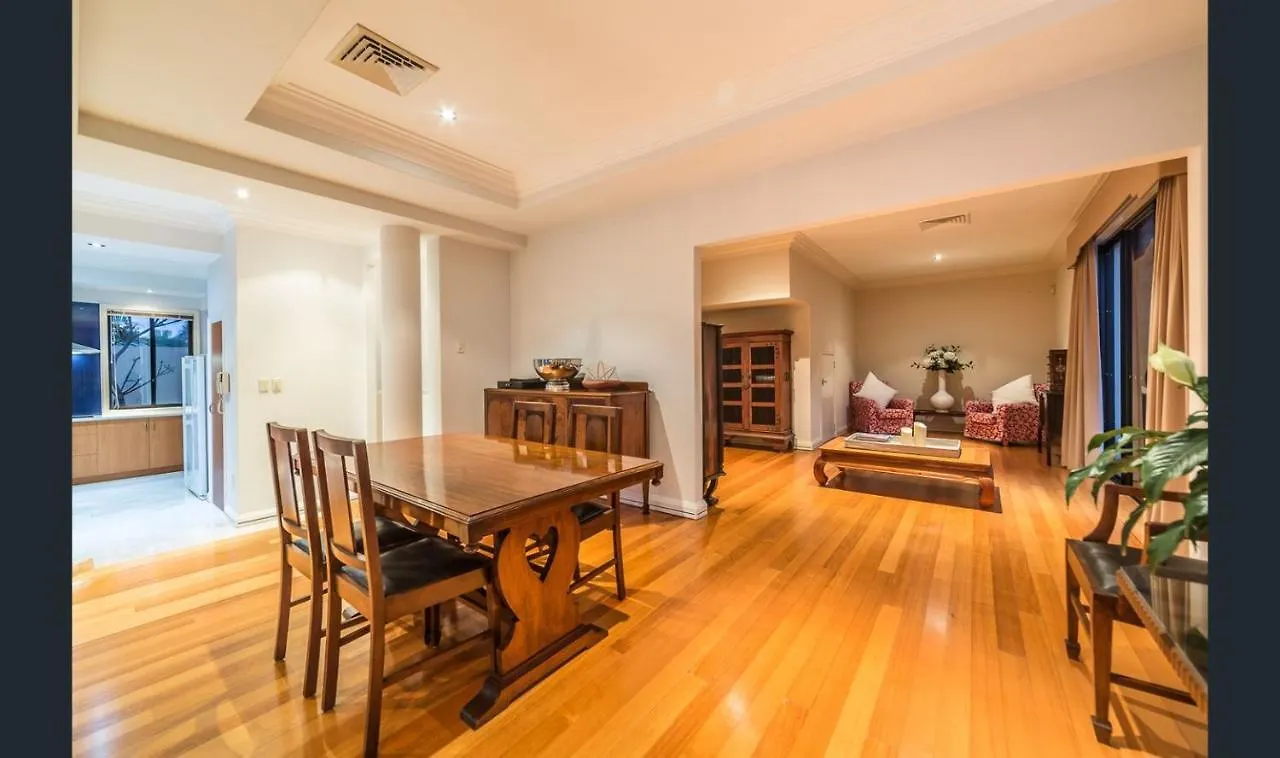 Holidays House Almafi Drive Surfers Paradise 度假居 *