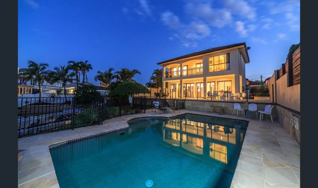 Holidays House Almafi Drive Surfers Paradise 度假居 *