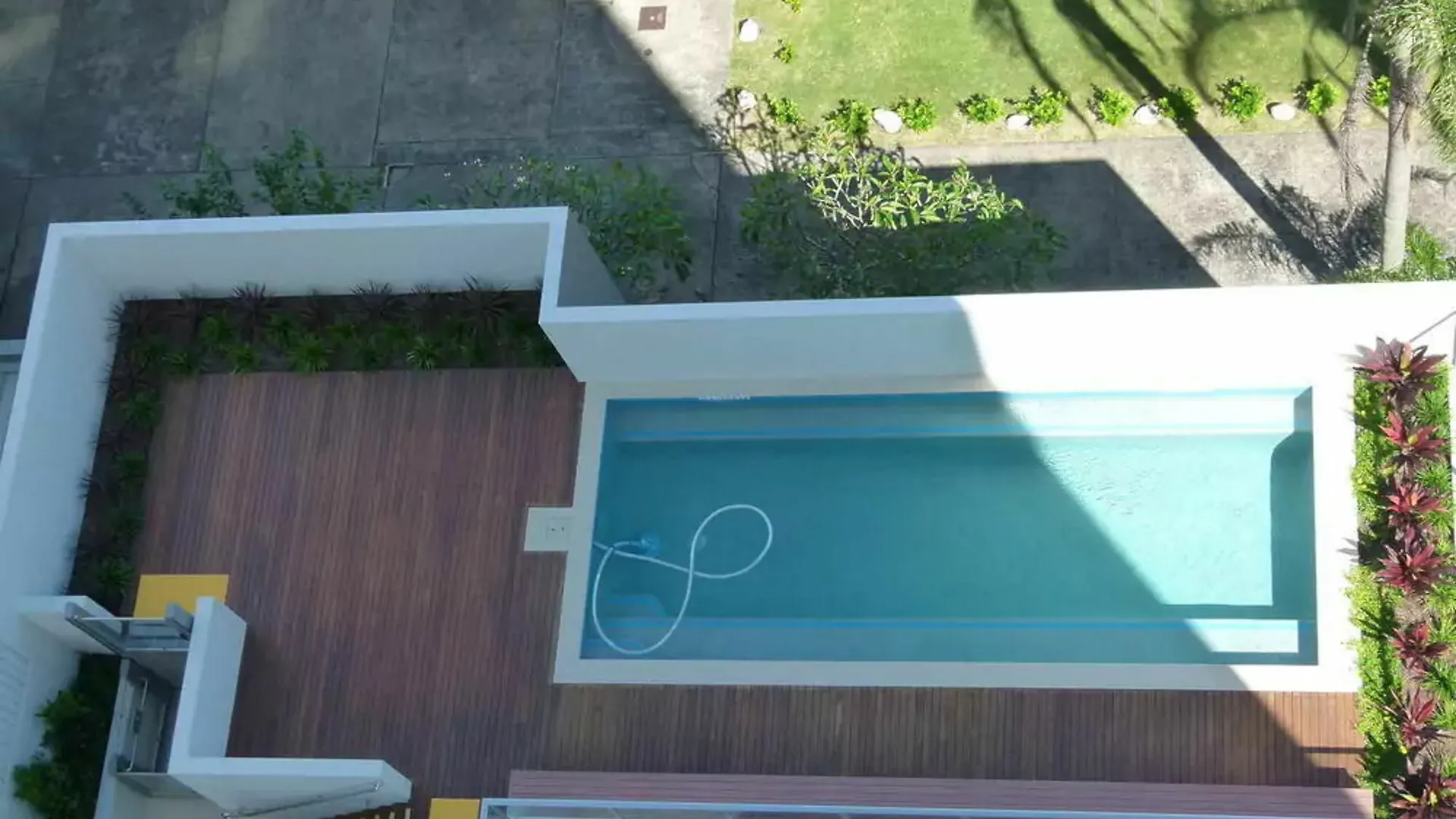 Pure Kirra Aparthotel