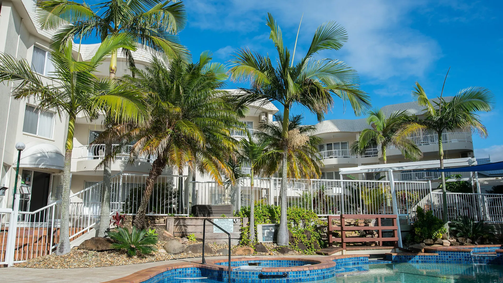 Golden Shores Club *