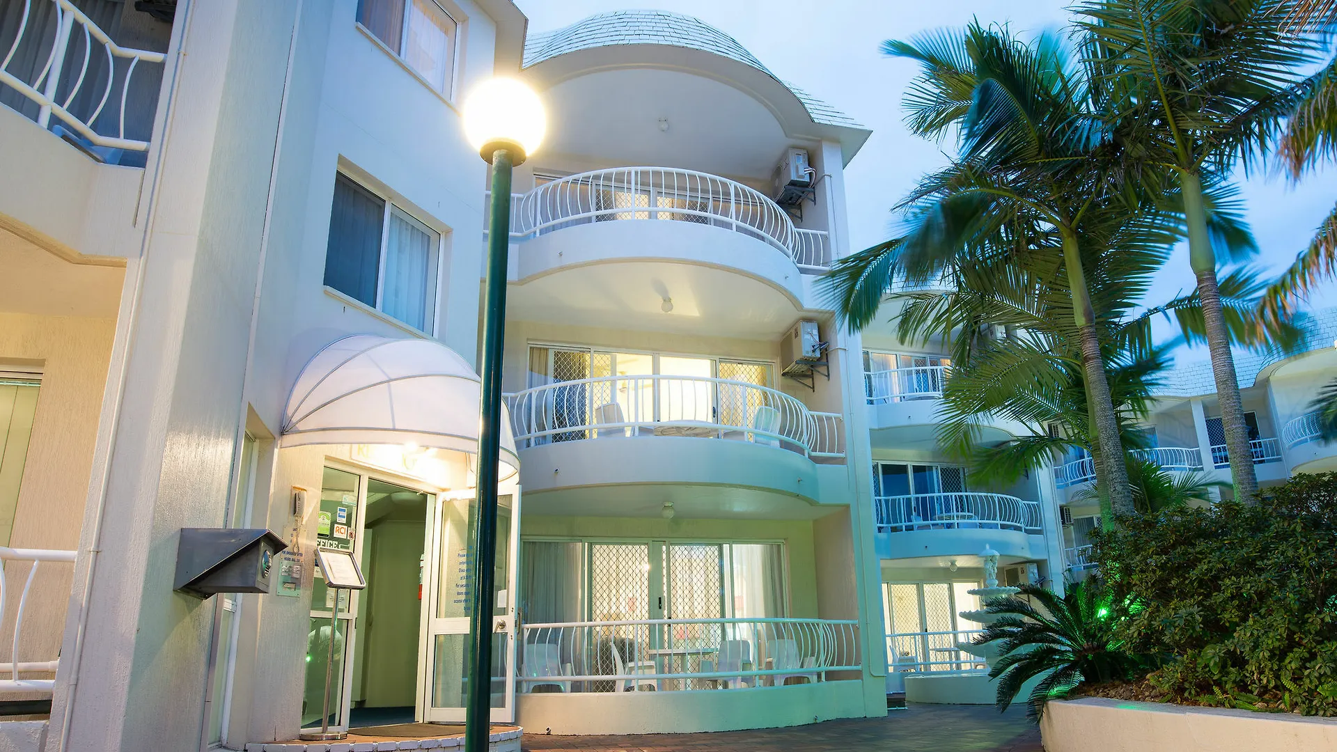 Golden Shores Club 公寓