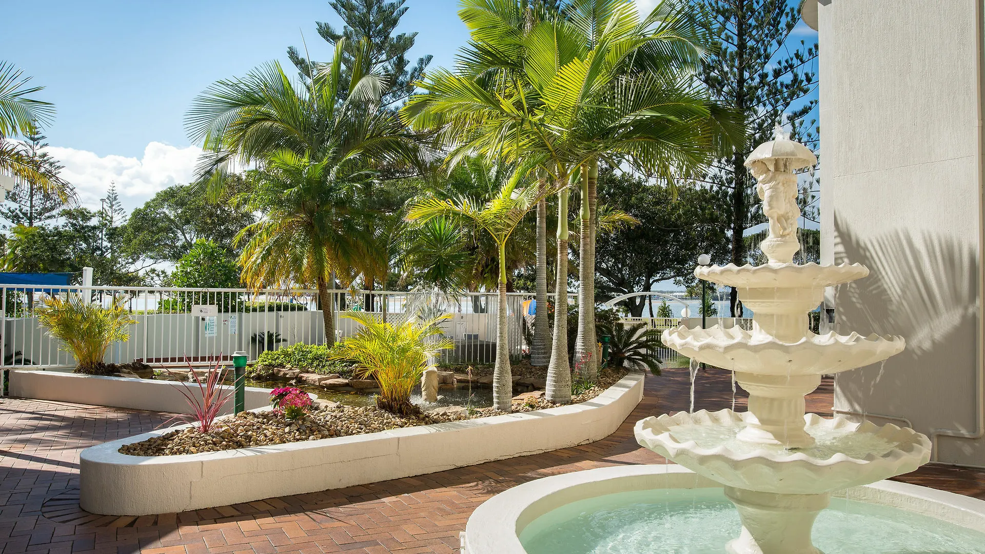 Golden Shores Club * 黄金海岸