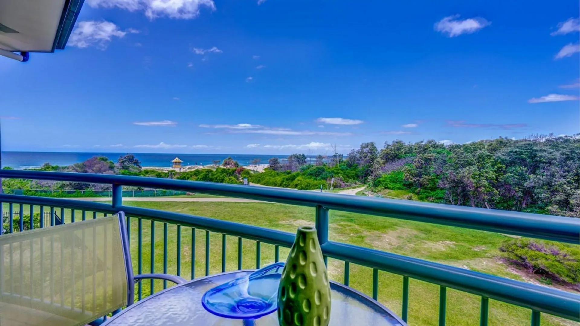 Aparthotel Currumbin Sands On The 4*