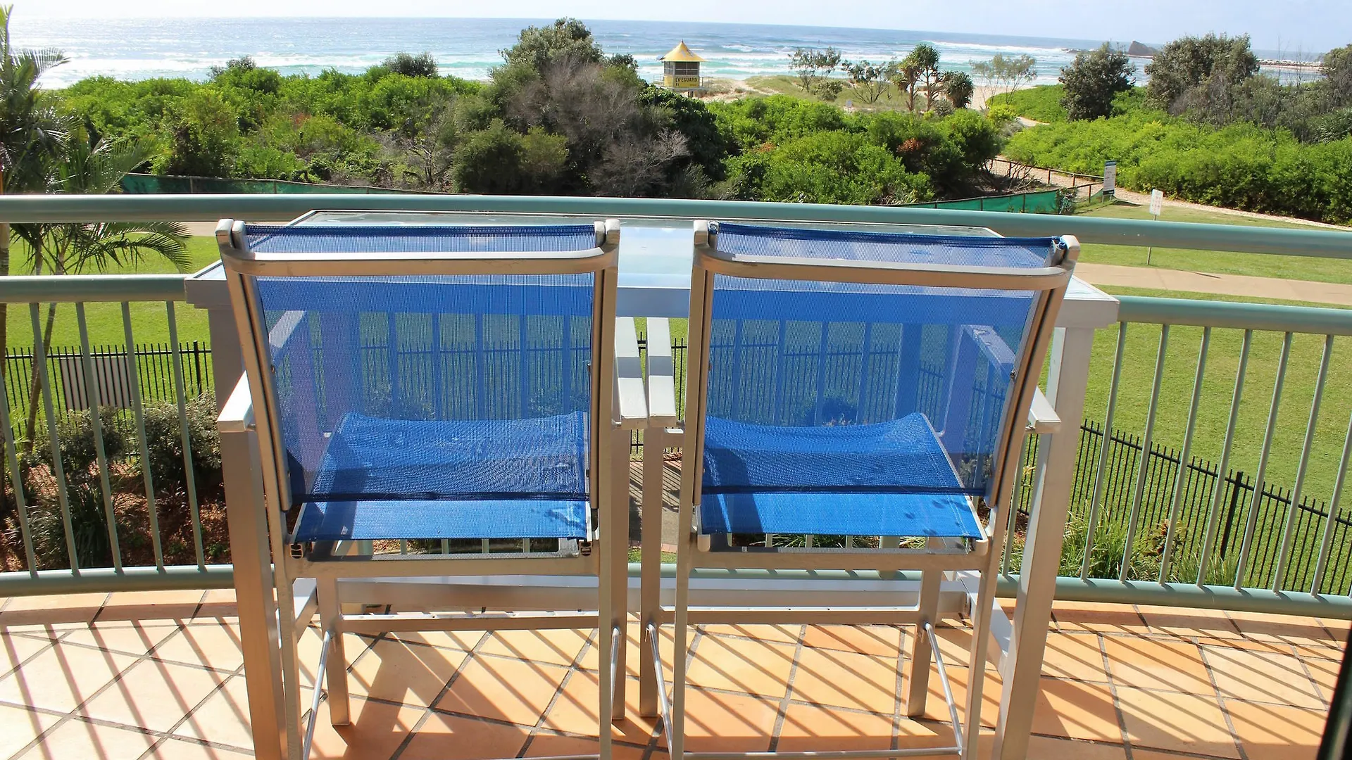 Aparthotel Currumbin Sands On The 4*
