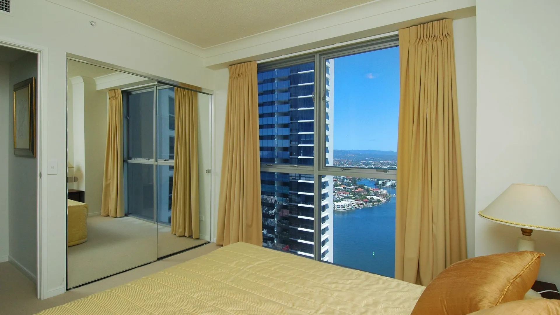Chevron Renaissance - Hr Surfers Paradise *