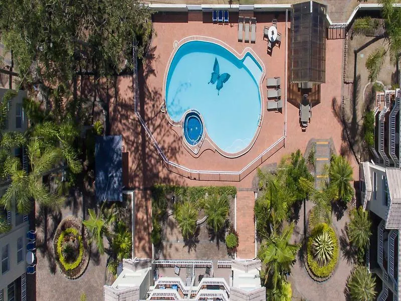 מלון Surfers Tradewinds 3*