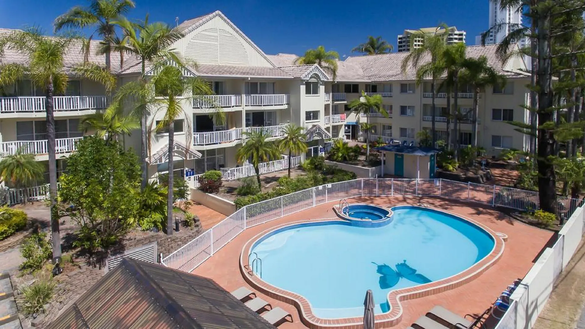 מלון Surfers Tradewinds 3*