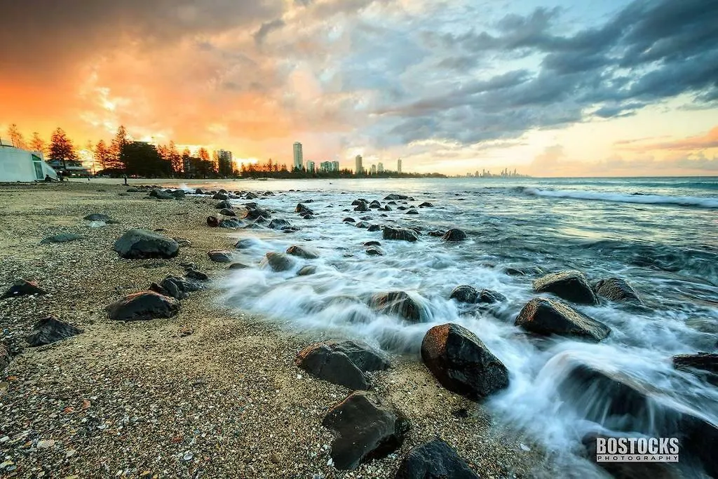 Apartament Beachy, Bright, And The Location On The Gc! *