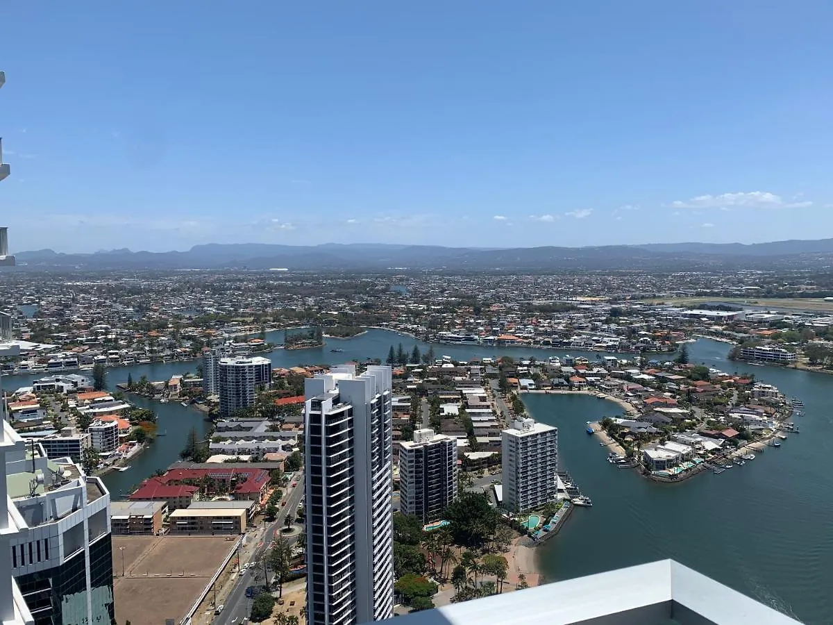 Circle On Cavill - Hosted By Coastal Letting Apartamento Gold Coast