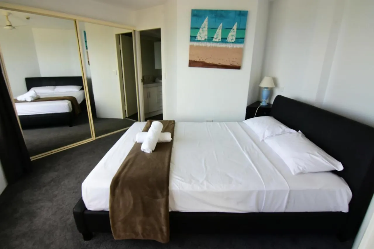 Aloha Surfers Paradise! Apartamento