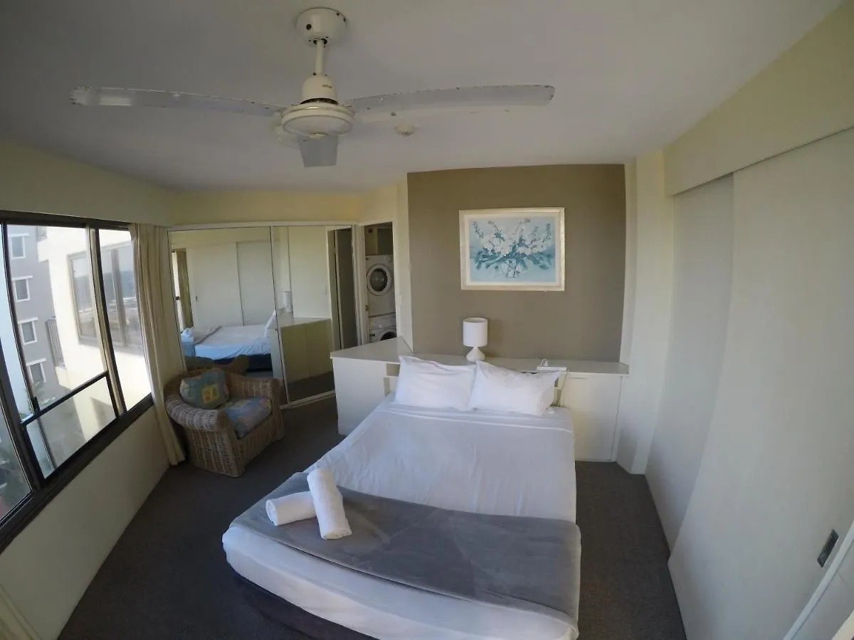 Aloha Surfers Paradise! Apartamento