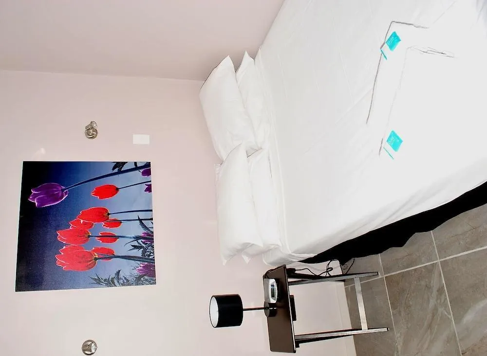 Club Surfers Aparthotel