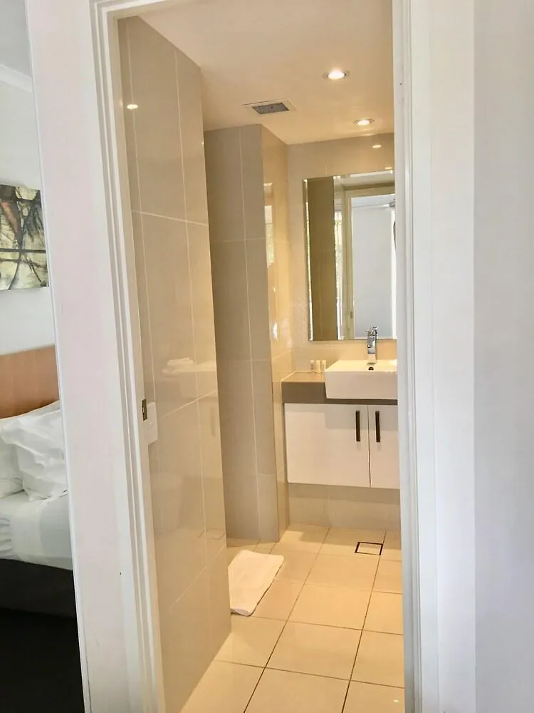 Breakfree Diamond Aparthotel 4*
