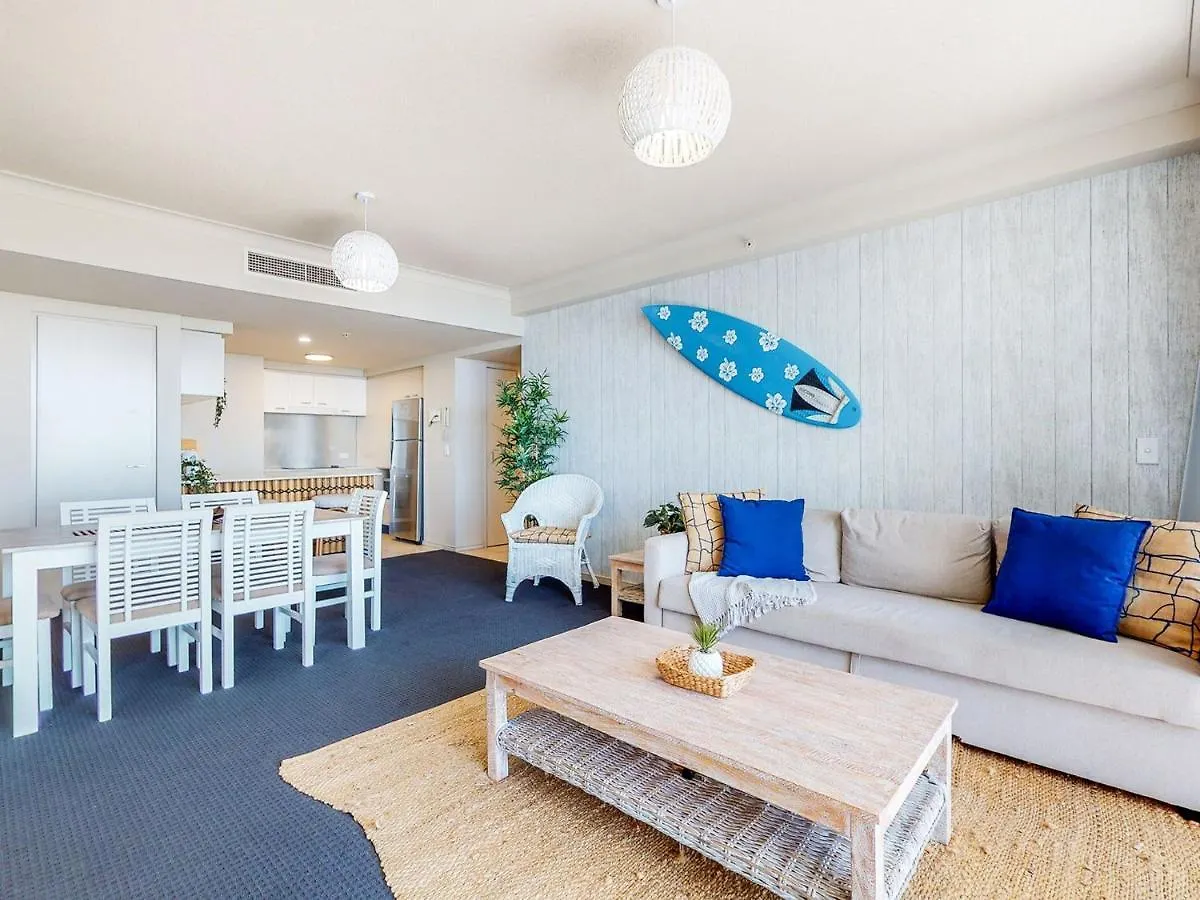 Modern 2br In Chevron Renaissance Gold Coast