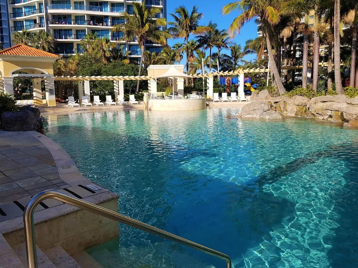 Apartment Modern 2br In Chevron Renaissance Gold Coast