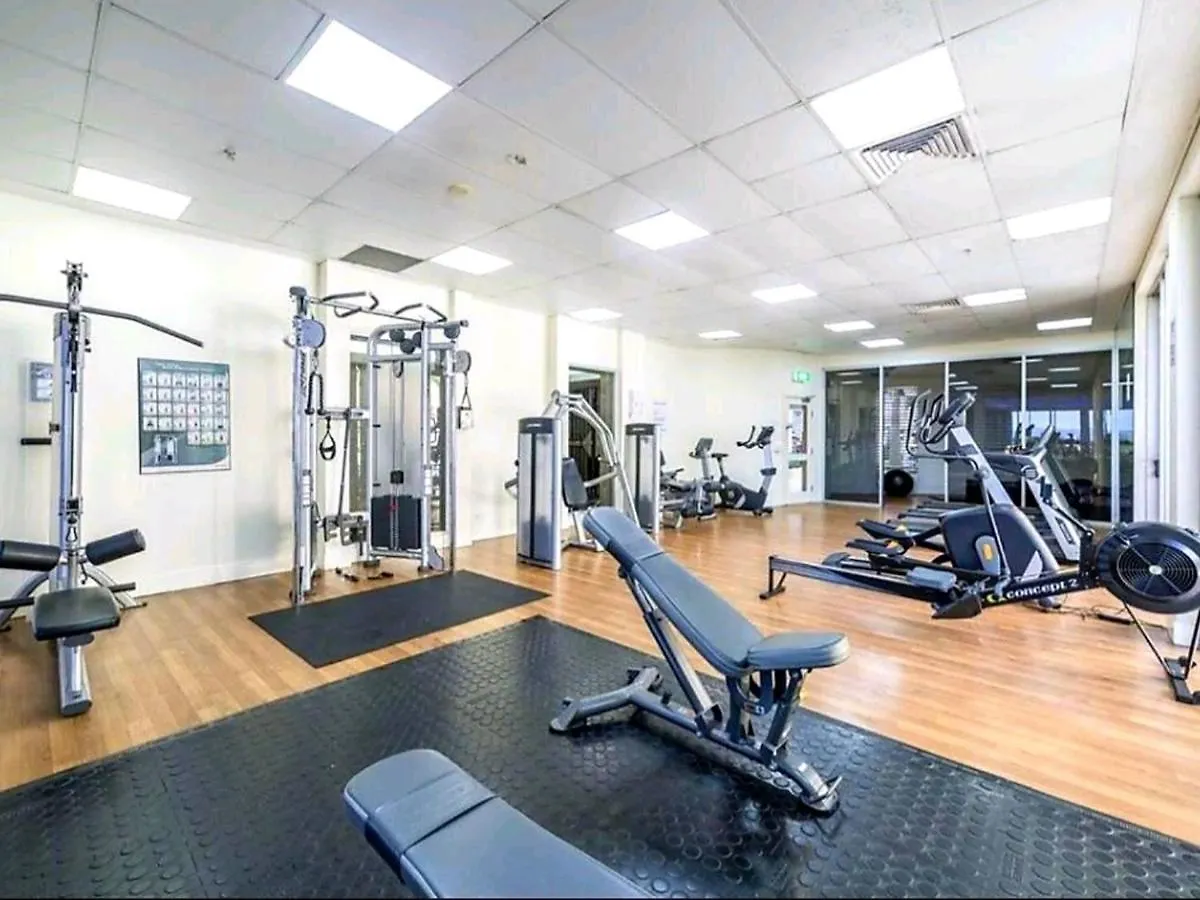Apartment Modern 2br In Chevron Renaissance Gold Coast