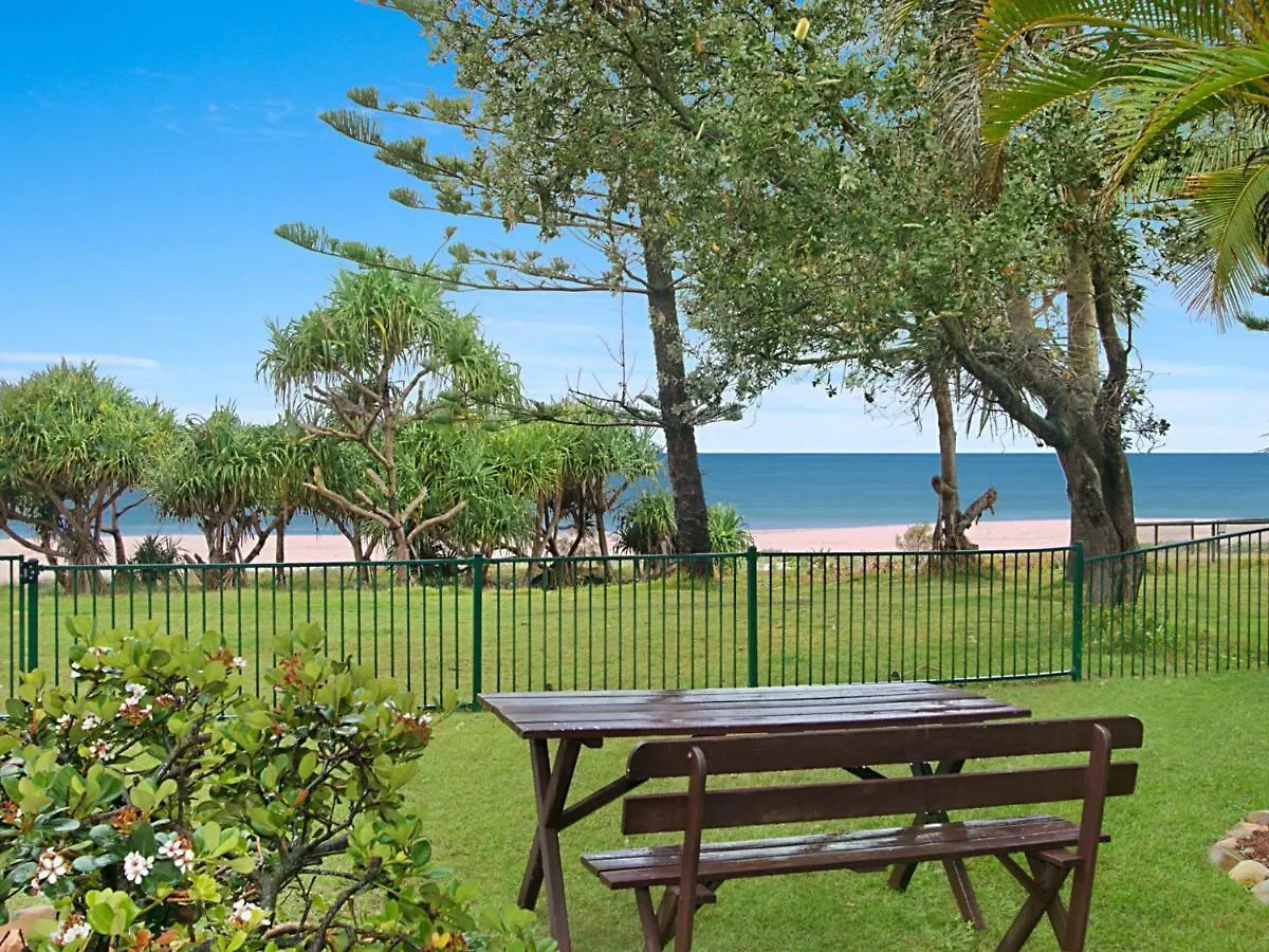 Apartmán Shoreside Unit 1 - Absolute Beachfront Ground Level Unit In Tugun - Wi-fi Included