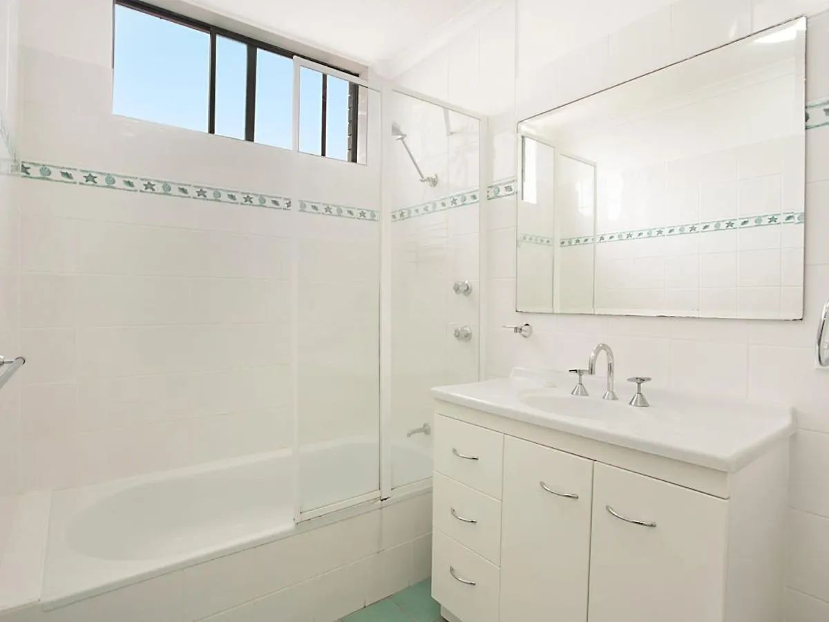 Apartment Kirra Gardens Unit 30 *