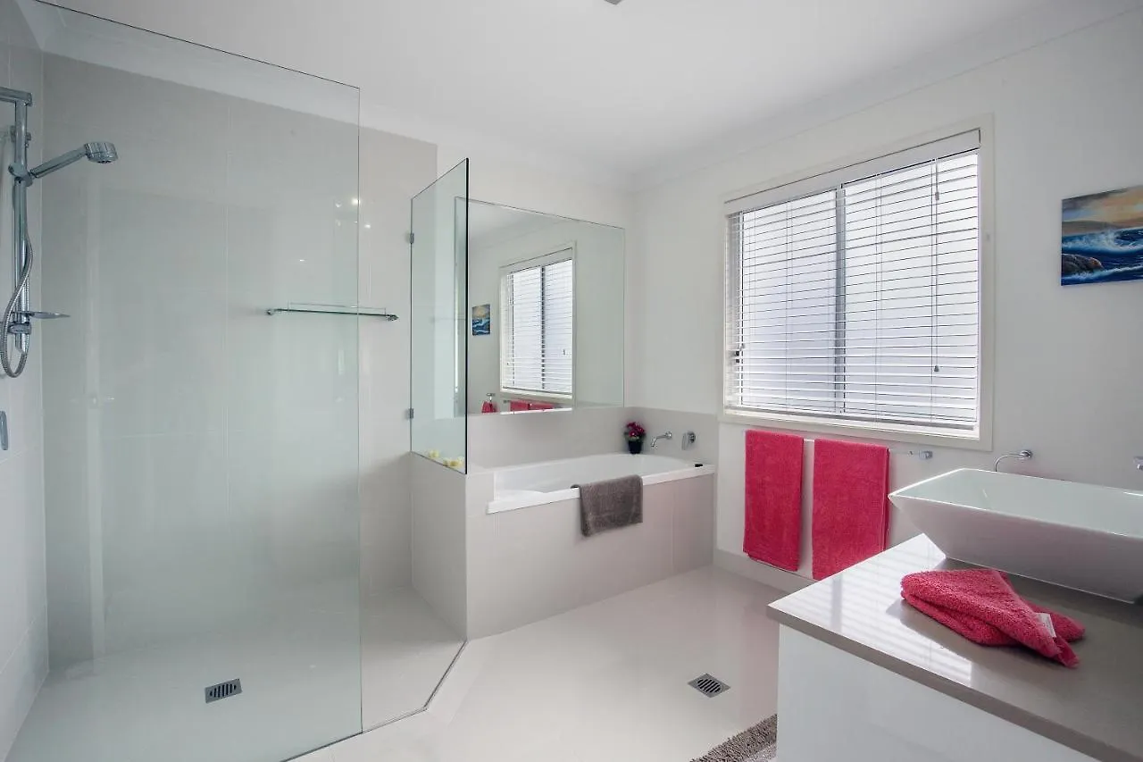 5 Star Water Front Luxury, Ava Guest house Gold Coast