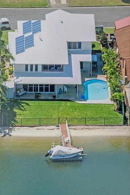 5 Star Water Front Luxury, Ava Guest house Gold Coast