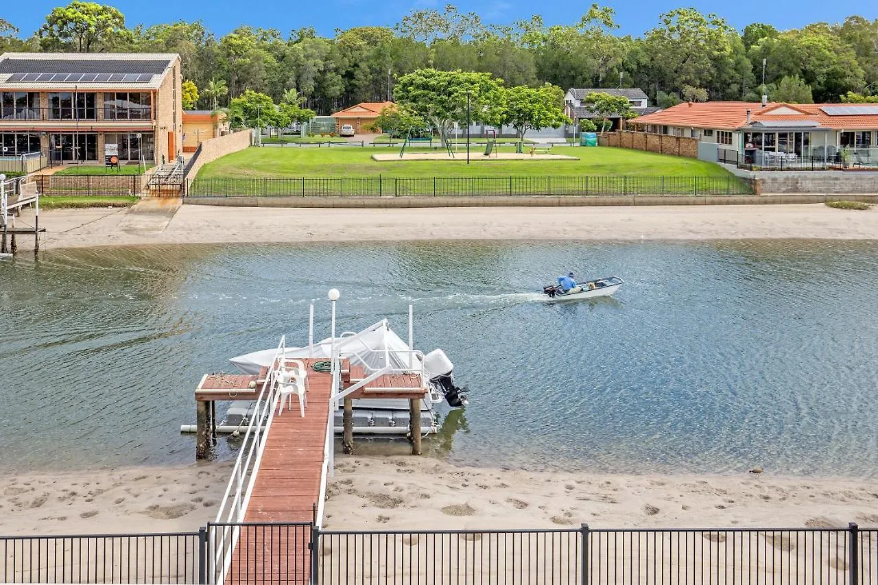 Guest house 5 Star Water Front Luxury, Ava 4*