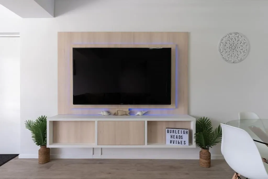 Burleigh Point Vibes Stylish And Modern Apartment *