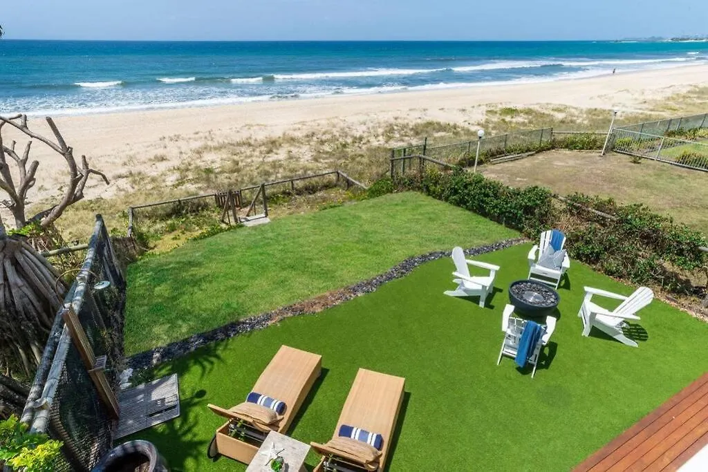 Absolute Beachfront Family Size Villa Gold Coast