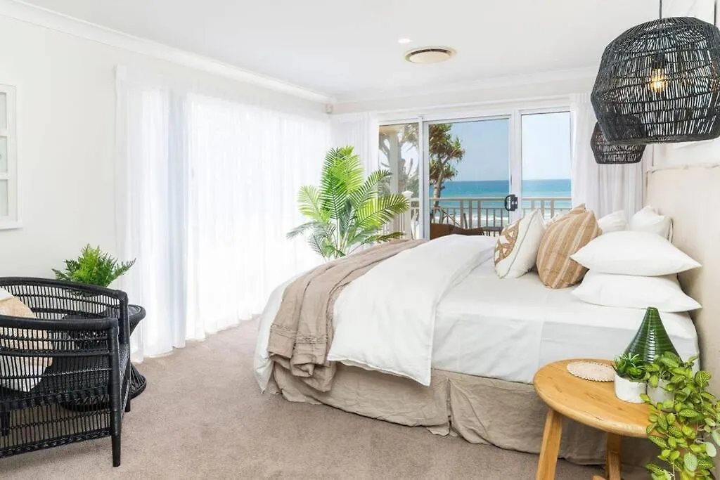 Villa Absolute Beachfront Family Size